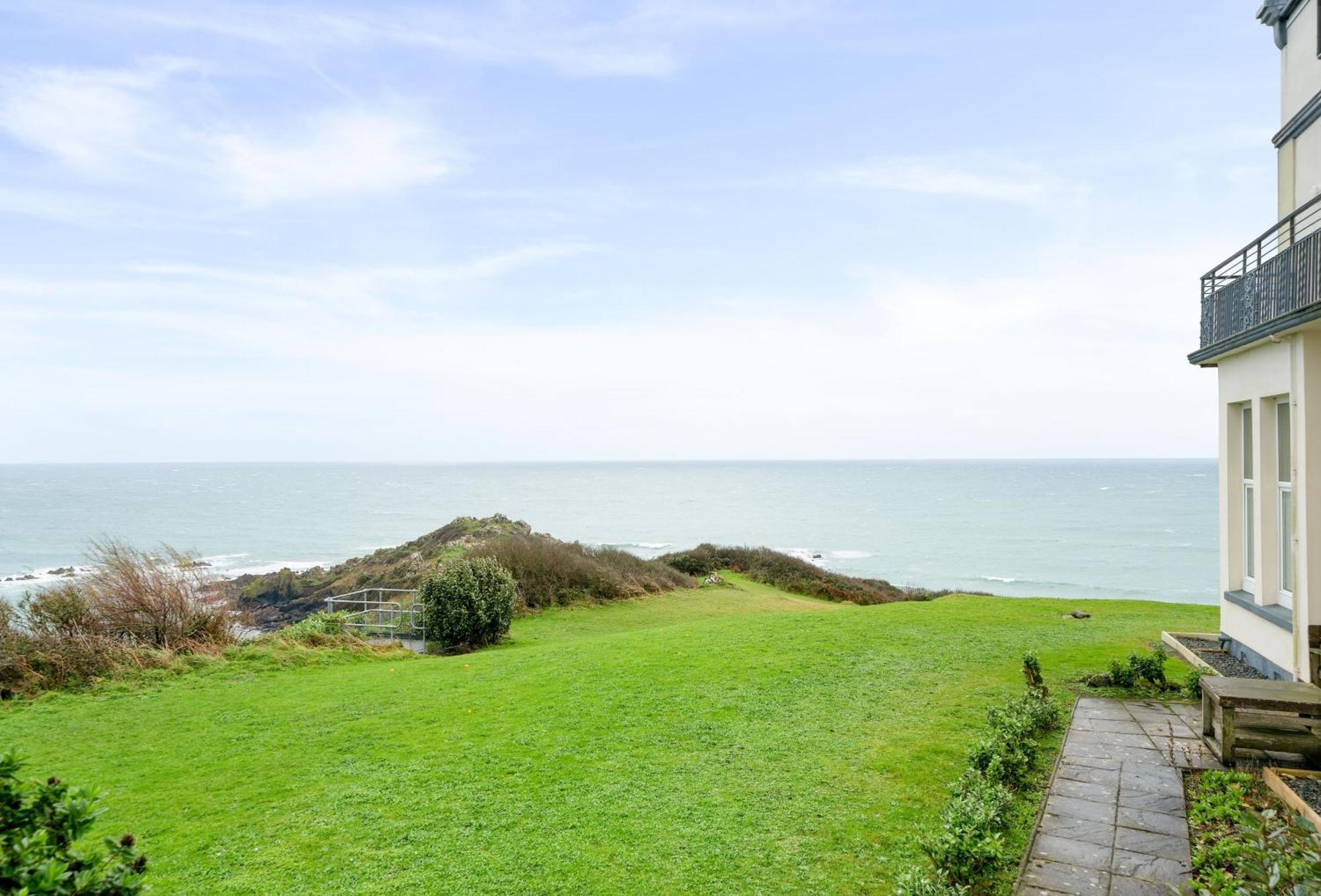 Journeys End With Stunning Sea Views From The Headland Βίλα Coverack Εξωτερικό φωτογραφία