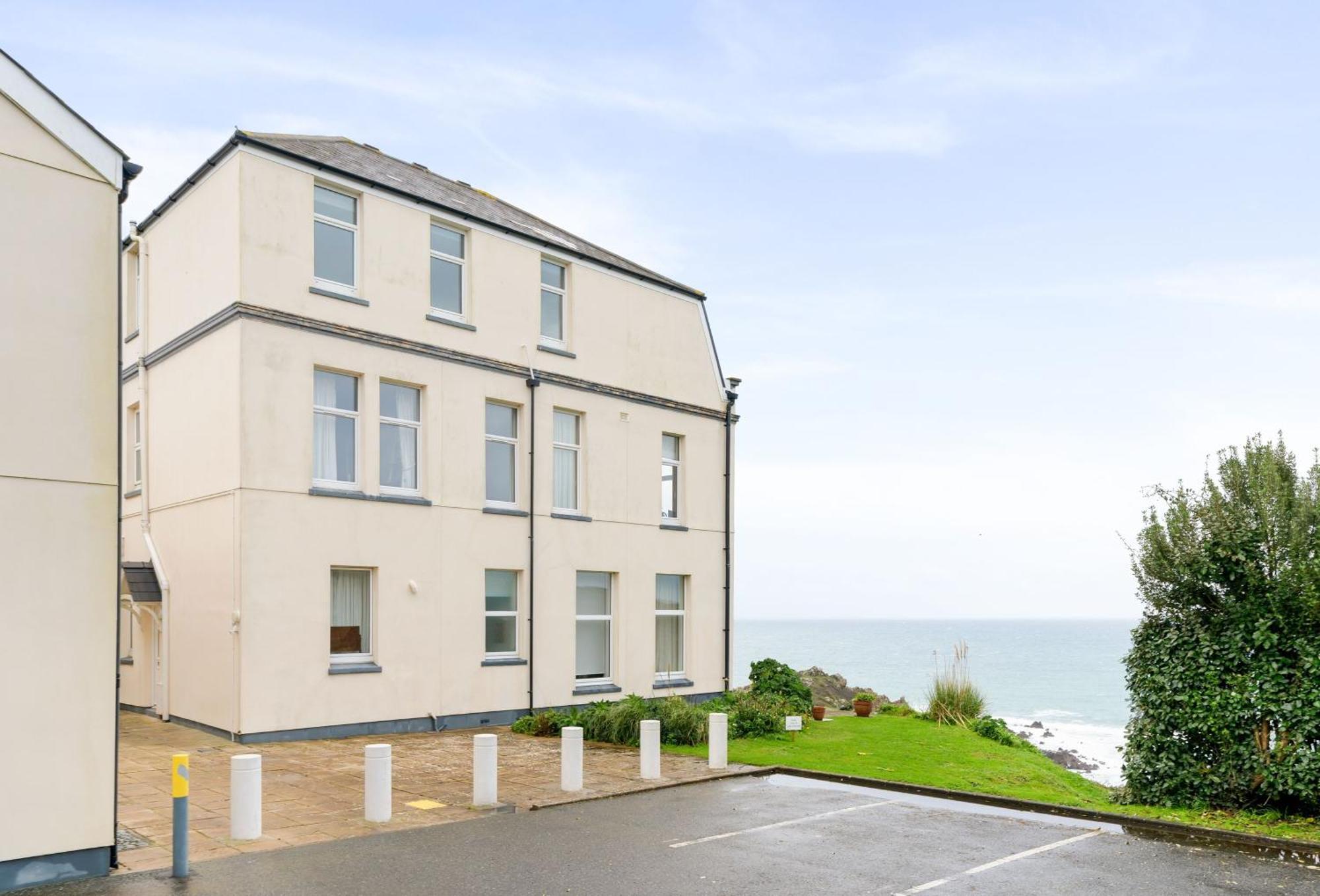 Journeys End With Stunning Sea Views From The Headland Βίλα Coverack Εξωτερικό φωτογραφία