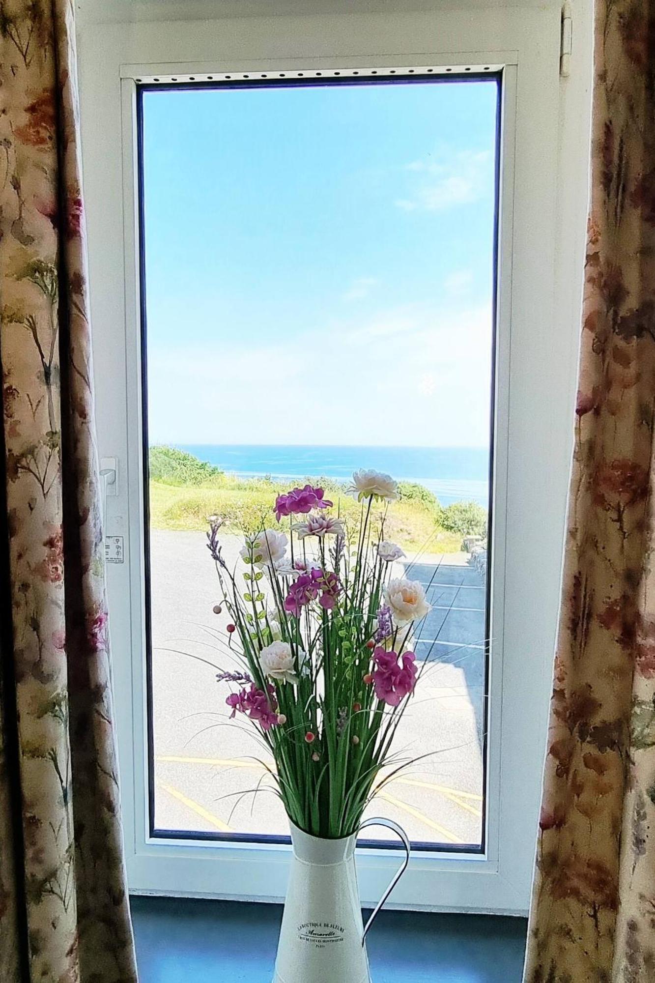 Journeys End With Stunning Sea Views From The Headland Βίλα Coverack Εξωτερικό φωτογραφία